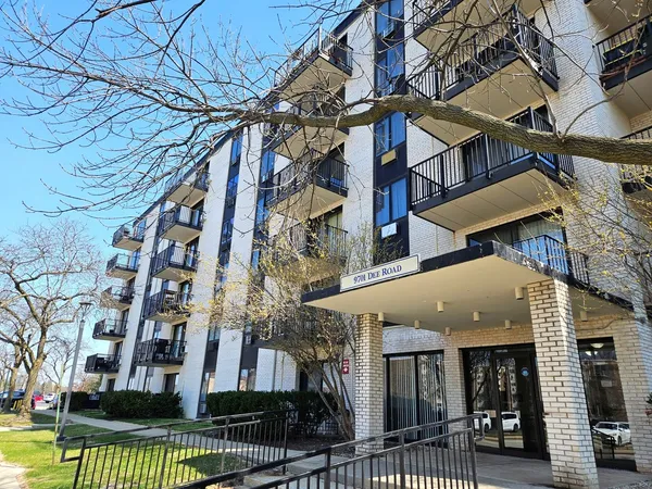 $259,000 | 9701 North Dee Road, Unit 6M, Niles, IL 60714