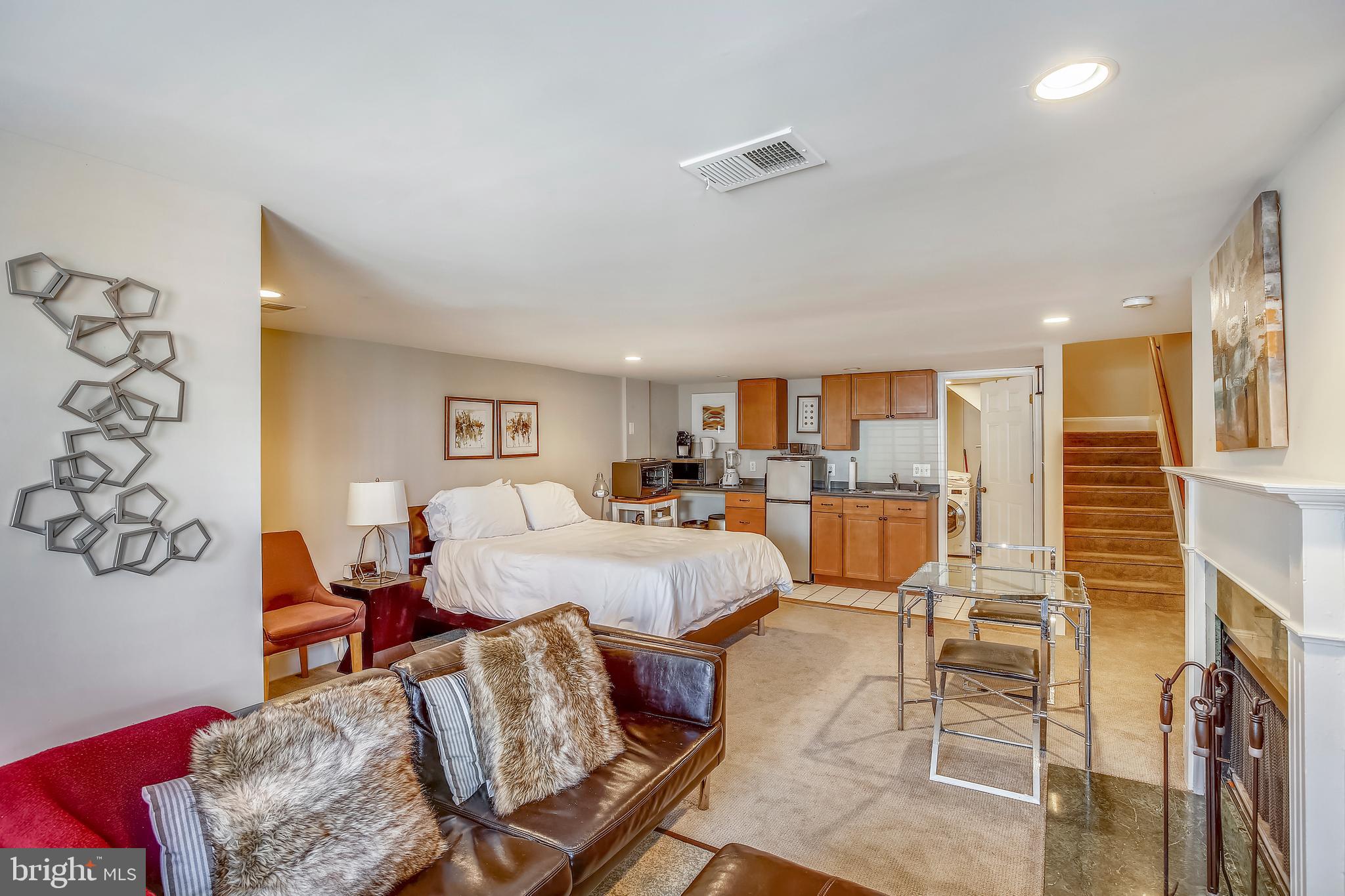 736 11th Street Northeast Washington, DC 20002 - Photo 21 of 43 Unit 1 LL Studio in law suite w/kitchenette+FP