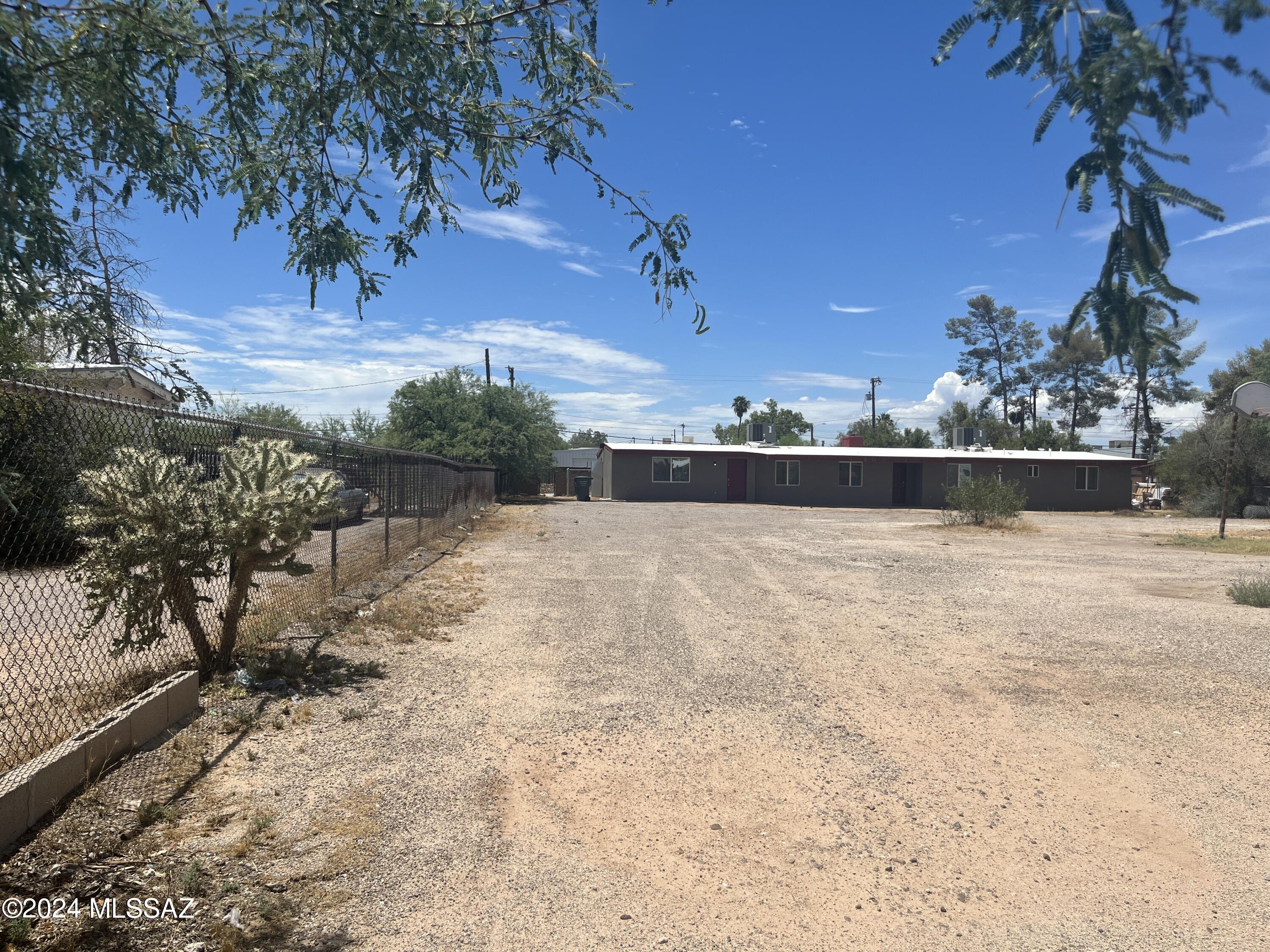 215 West Navajo Road, Unit A Tucson, AZ 85705 - Photo 2 of 34