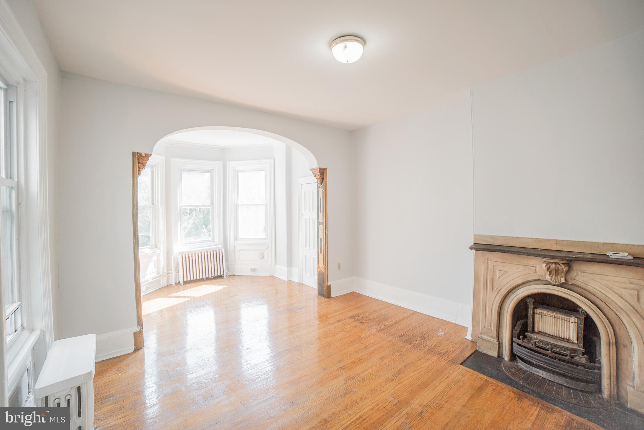 2316 Spruce Street, Unit 2R Philadelphia, PA 19103 - Photo 4 of 11 a view of livingroom with washer and dryer