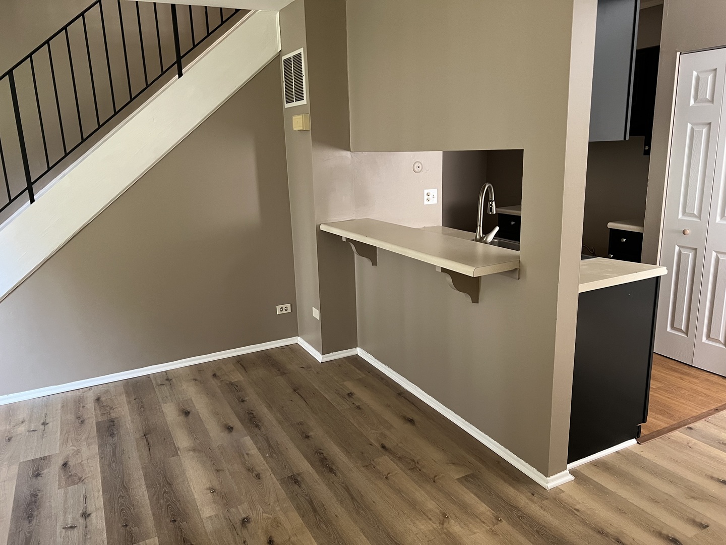 2664 Woodview Court, Unit 2664 Waukegan, IL 60087 - Photo 3 of 6 a view of kitchen with cabinets