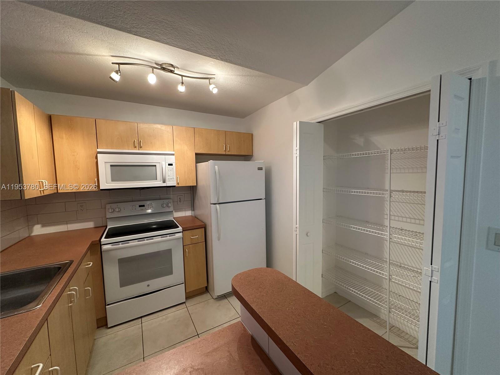 1261 Southeast 27th Street, Unit 206 Homestead, FL 33035 - Photo 6 of 27