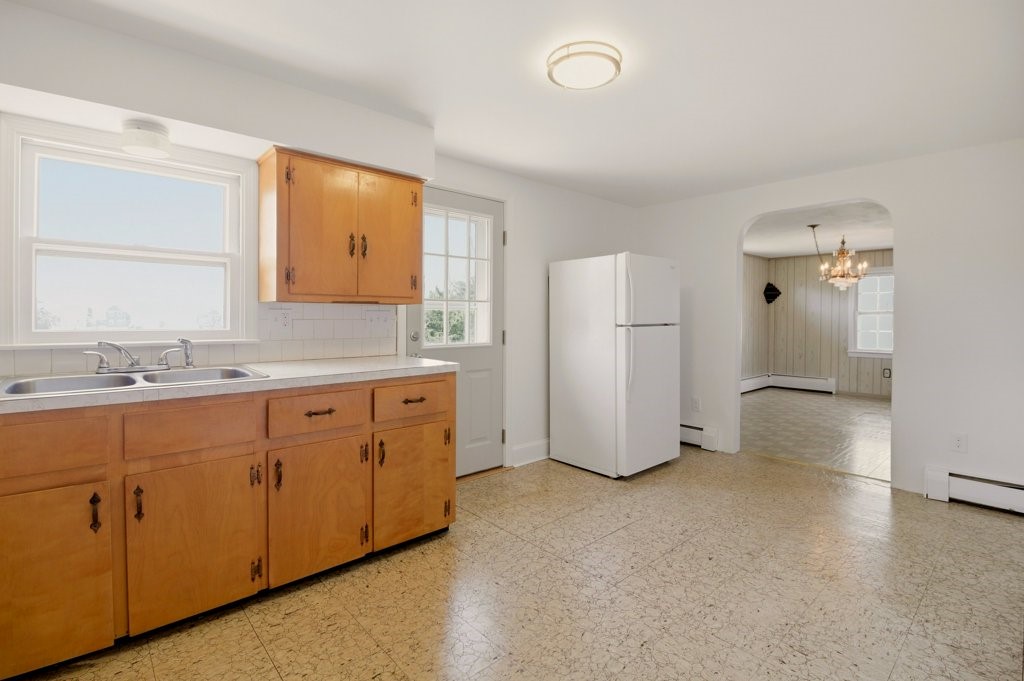 55 Mixter Street Middletown, RI 02842 - Photo 16 of 50