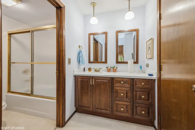 $299,000 | 301 Lake Hinsdale Drive, Unit 404, Willowbrook, IL 60527