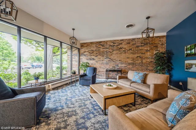$299,000 | 301 Lake Hinsdale Drive, Unit 404, Willowbrook, IL 60527