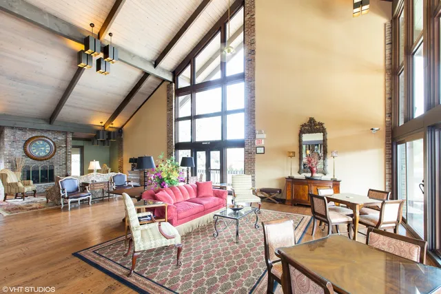 $299,000 | 301 Lake Hinsdale Drive, Unit 404, Willowbrook, IL 60527