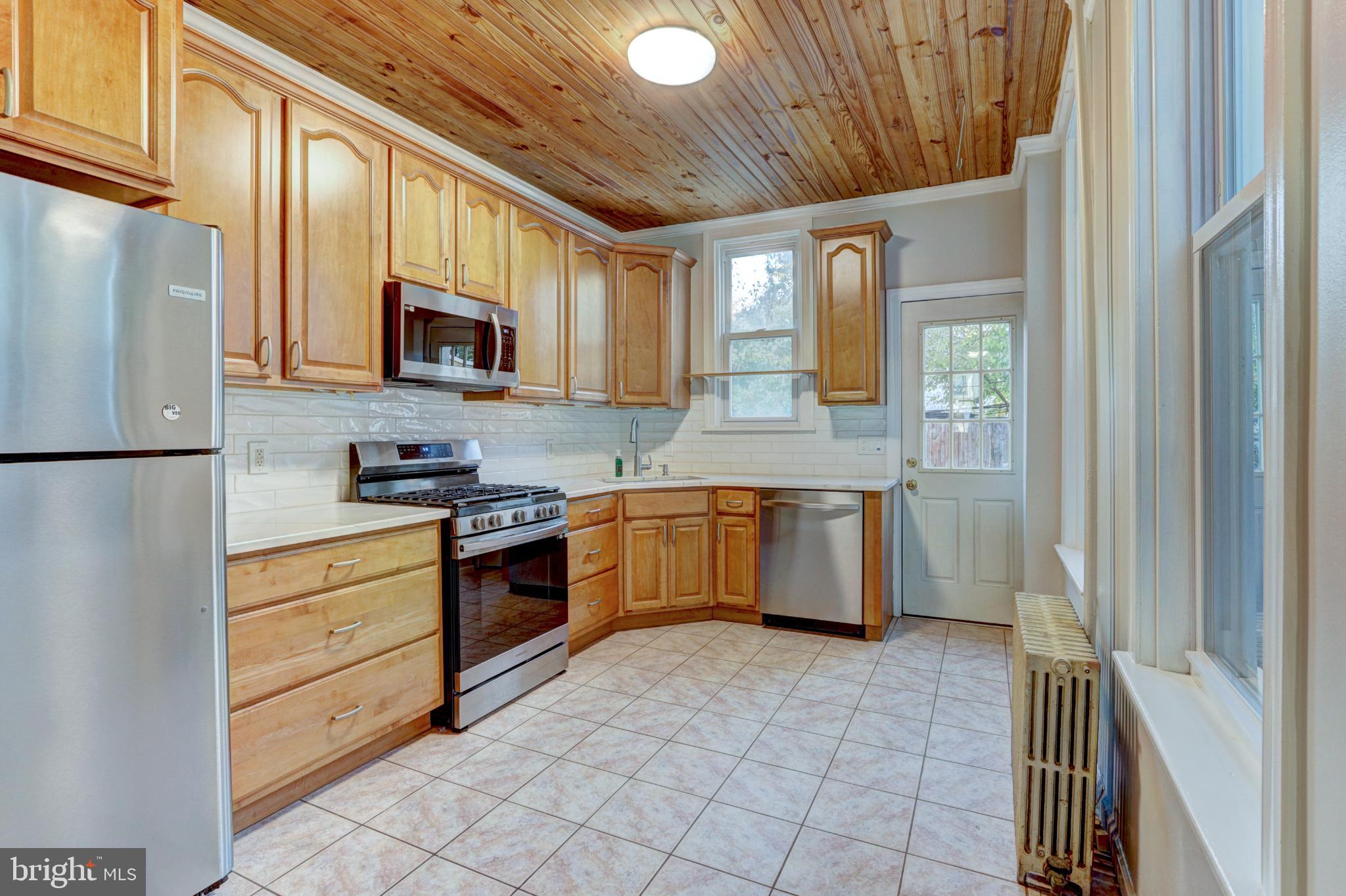 112 Vassar Street Philadelphia, PA 19128 - Photo 11 of 33 a kitchen with granite countertop a refrigerator and a stove top oven