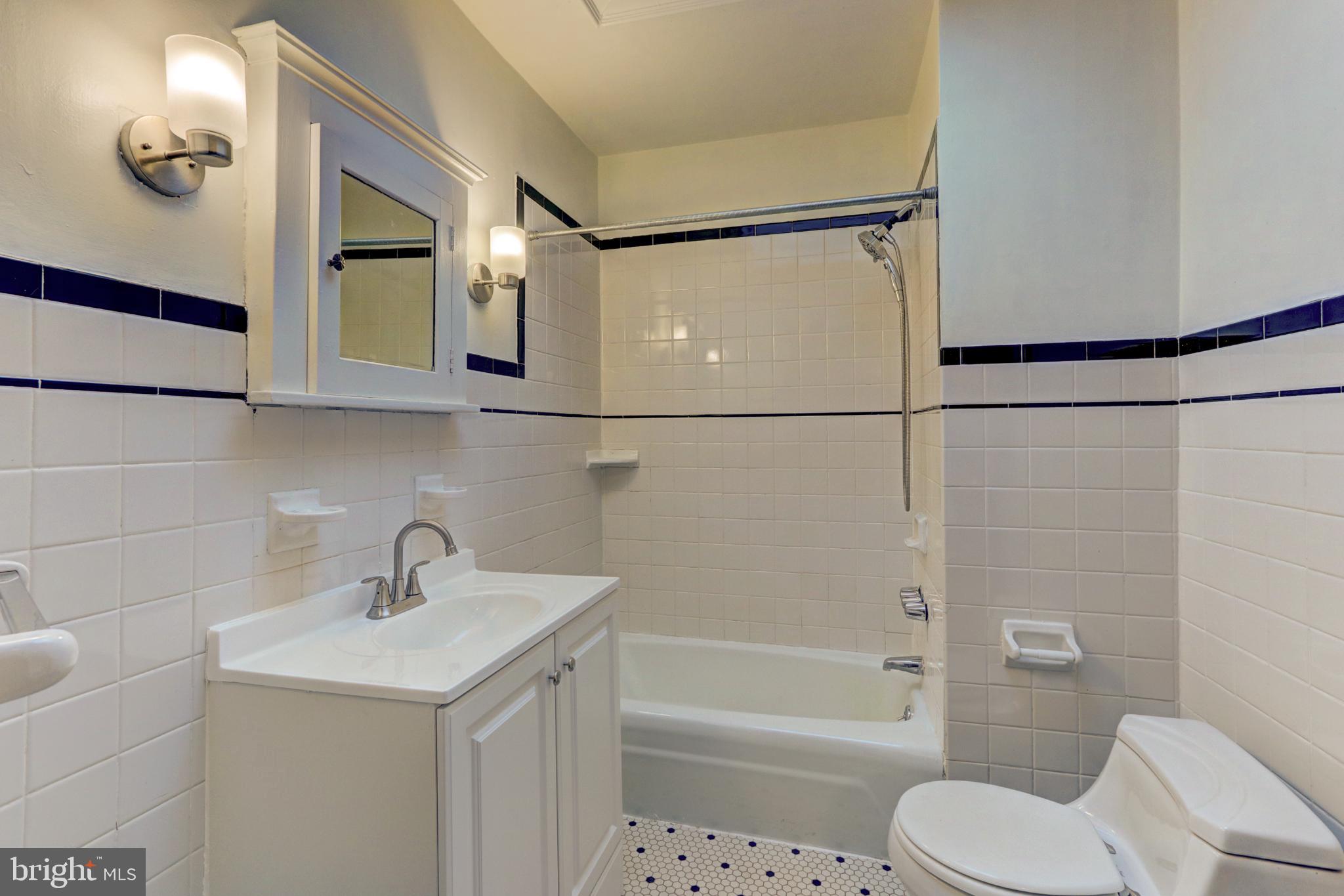 112 Vassar Street Philadelphia, PA 19128 - Photo 25 of 33 a bathroom with a sink toilet and shower