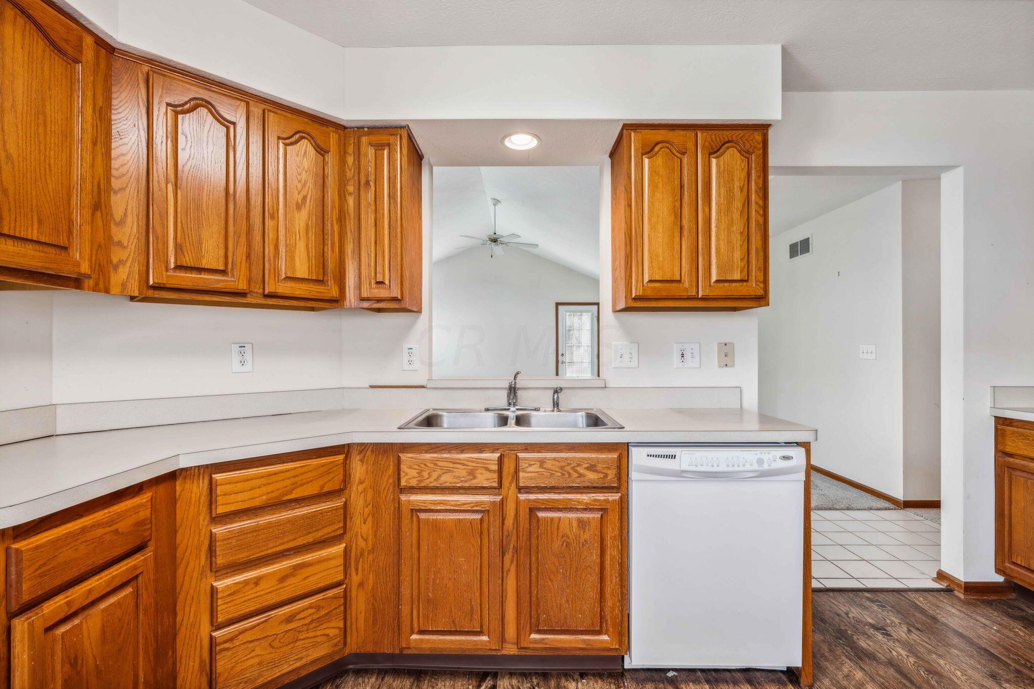 514 Straiton Square Westerville, OH 43082 - Photo 9 of 25 Welcome to 514 Straiton Square!