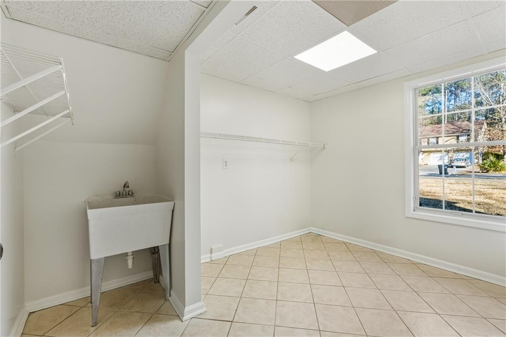 615 Amberwood Place Euharlee, GA 30145 - Photo 31 of 37 a view of an empty room and window