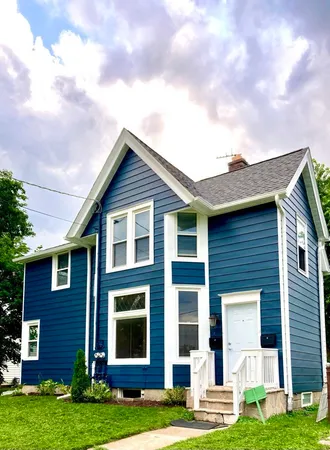 $2,250 | 325 3rd Street, Unit 2, Libertyville, IL 60048