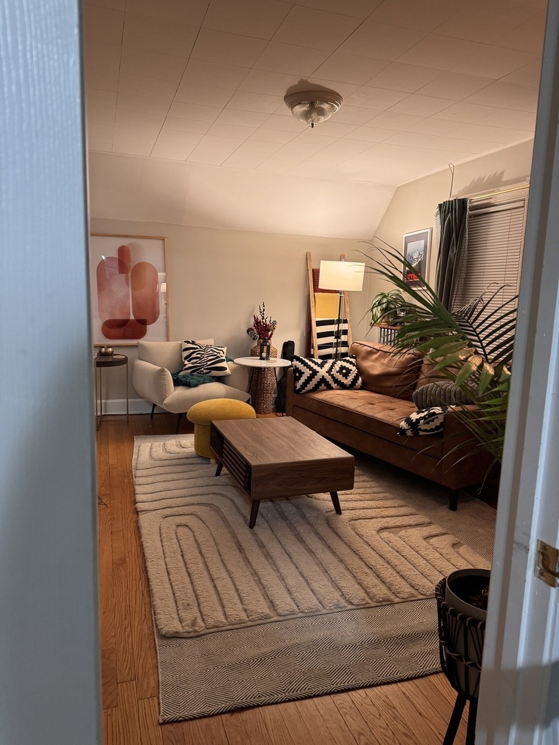 325 3rd Street, Unit 2 Libertyville, IL 60048 - Photo 4 of 9