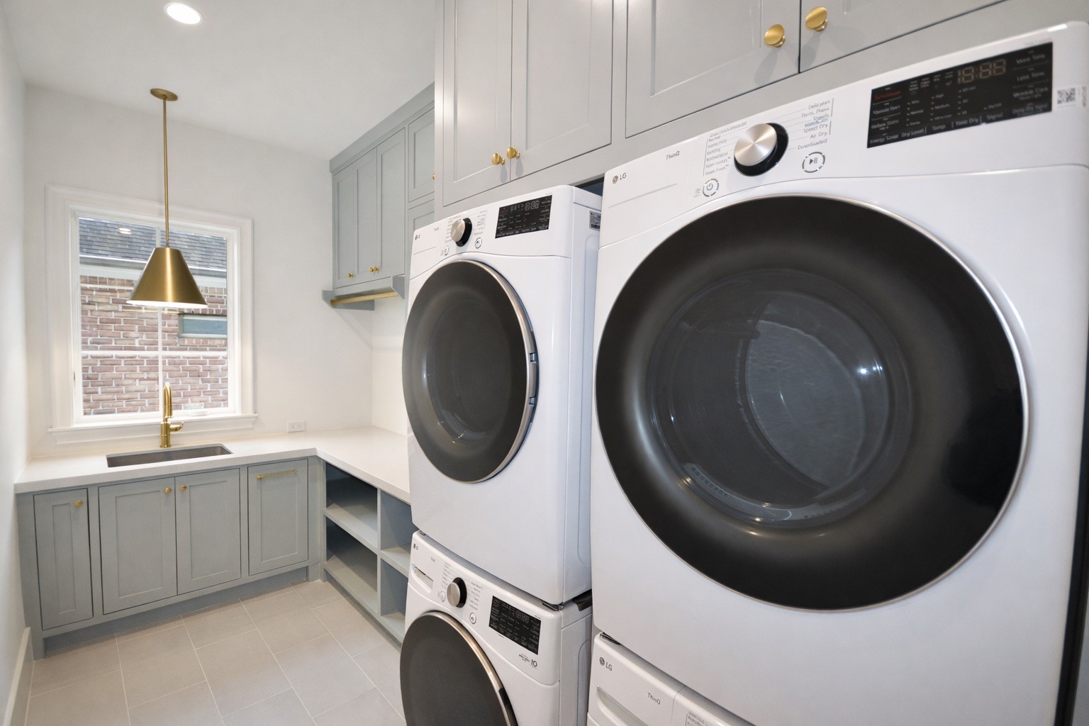 4107 Whitman Street Houston, TX 77027 - Photo 17 of 29 a utility room with dryer and washer