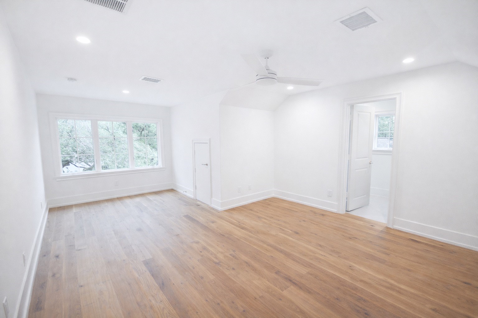 4107 Whitman Street Houston, TX 77027 - Photo 26 of 29 3rd Floor Bedroom