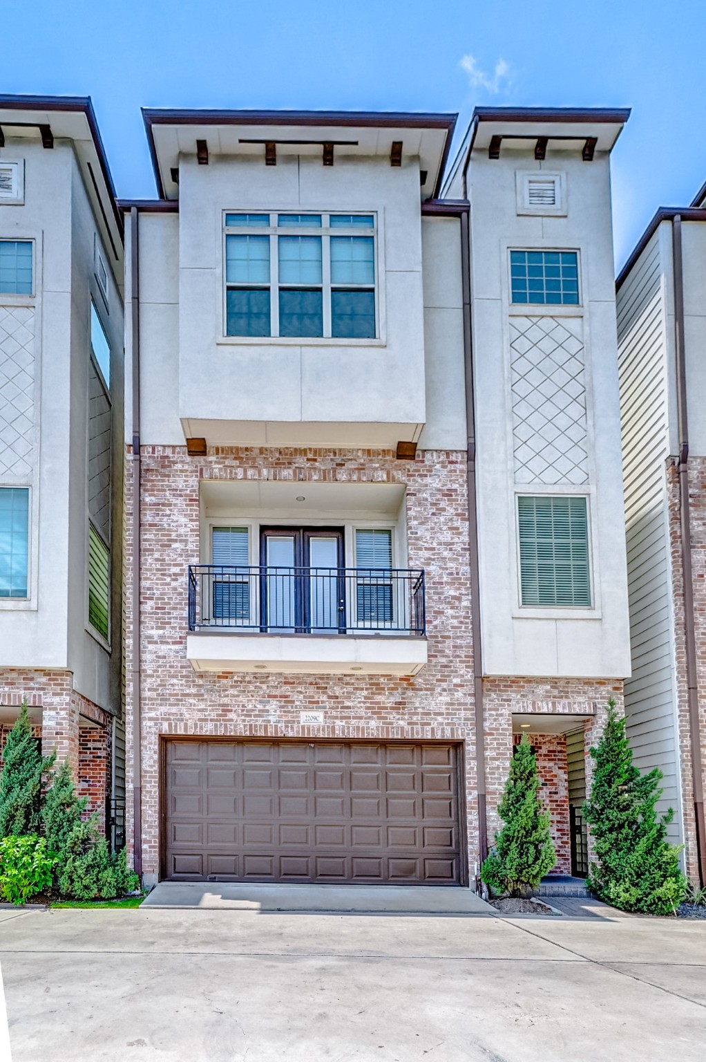 2209 Chenevert Street, Unit C Houston, TX 77003 - Photo 3 of 26 front view of a building