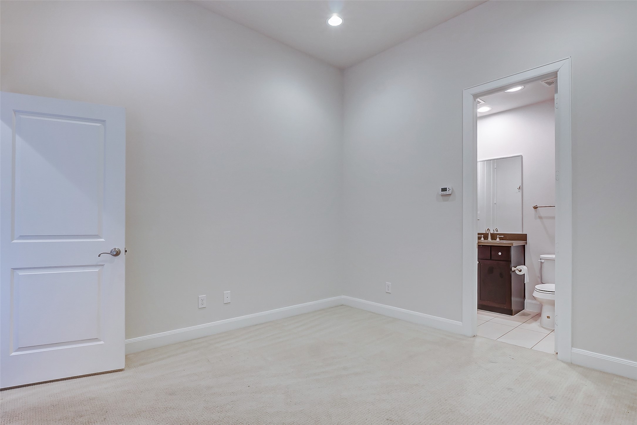 2209 Chenevert Street, Unit C Houston, TX 77003 - Photo 5 of 26 an empty room with an empty space