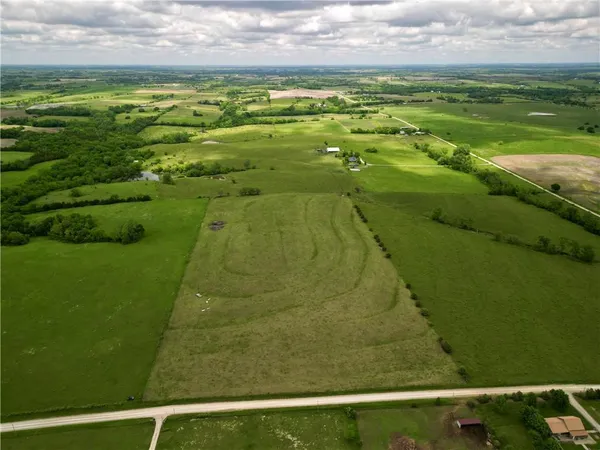 $700,000 | 12087 U Road, Hoyt, KS 66440