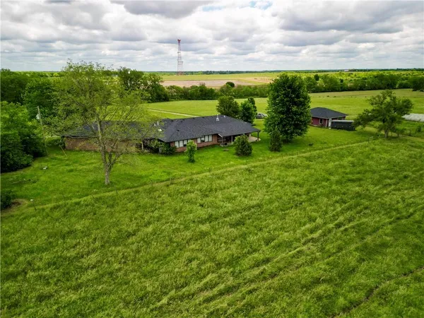 $700,000 | 12087 U Road, Hoyt, KS 66440