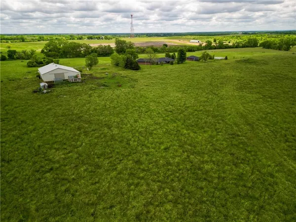 $700,000 | 12087 U Road, Hoyt, KS 66440