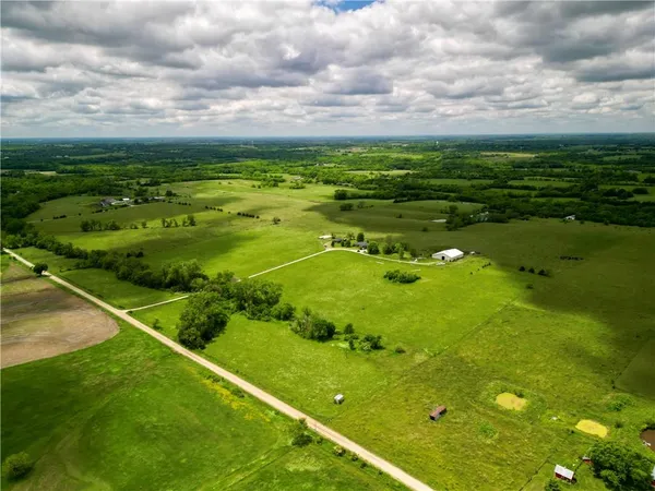 $700,000 | 12087 U Road, Hoyt, KS 66440