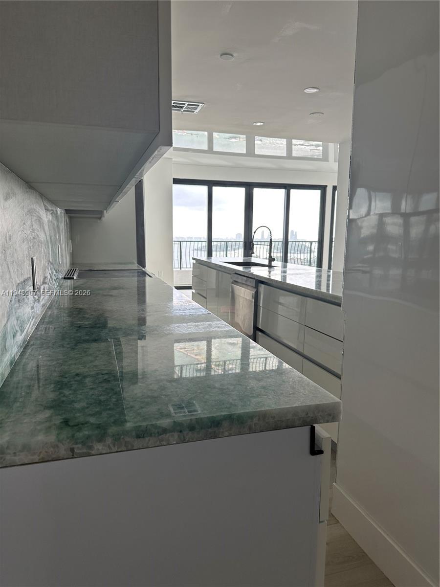 555 Northeast 15th Street, Unit TSA Miami, FL 33132 - Photo 7 of 24 a view of a room