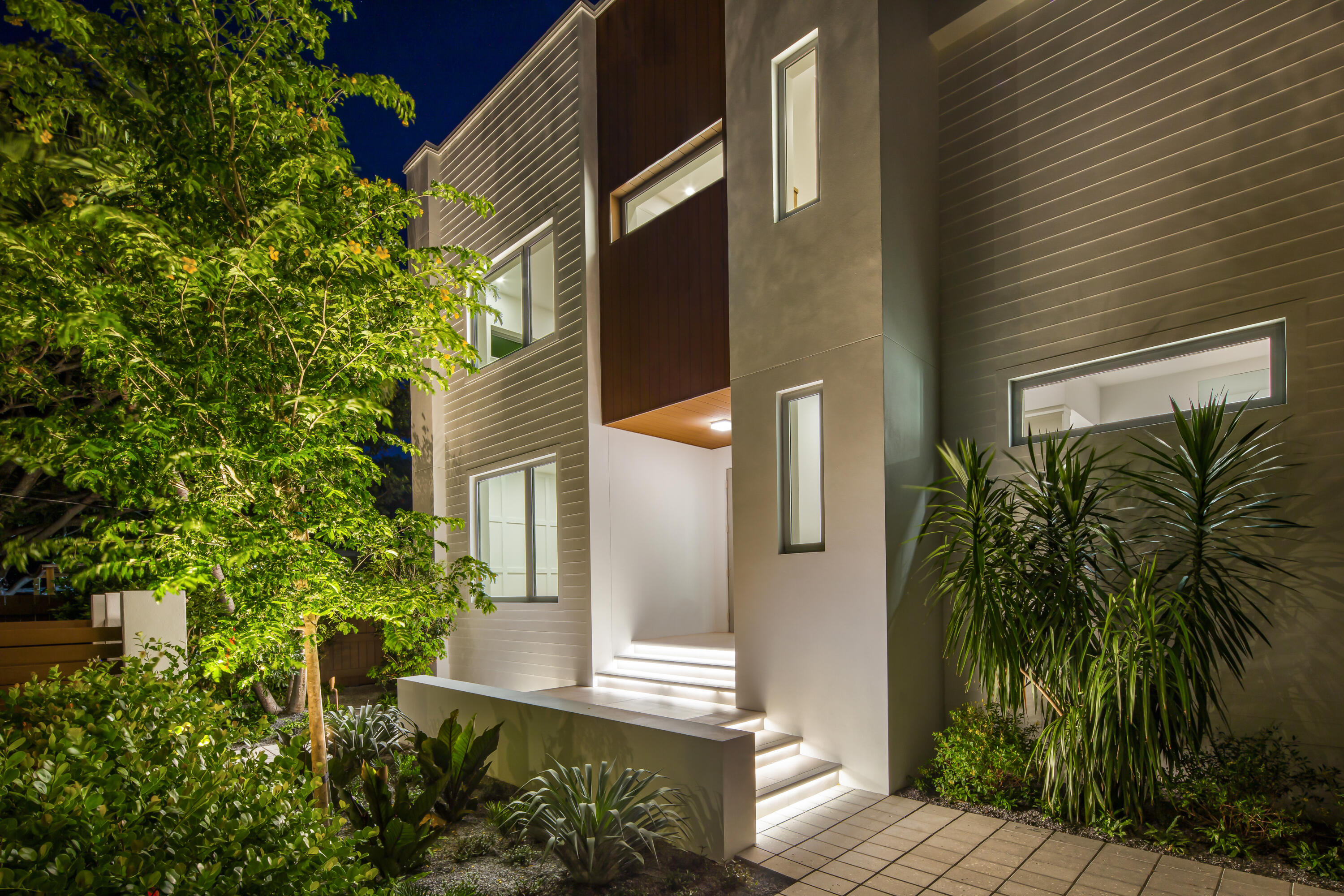 1614 Washington Street Key West, FL 33040 - Photo 23 of 59 a view of a house with a yard
