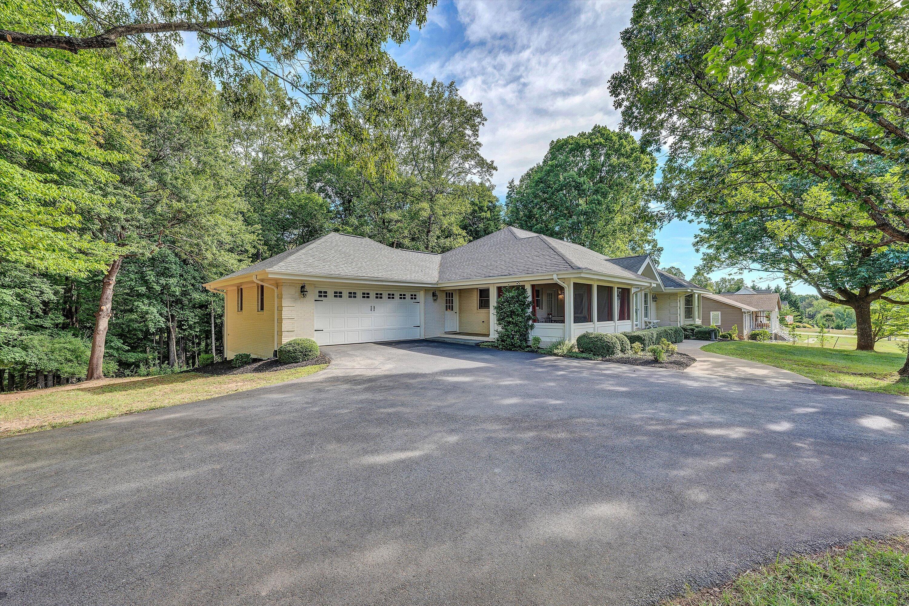 595 Gangplank Road Moneta, VA 24121 - Photo 3 of 64 03-DSC06946