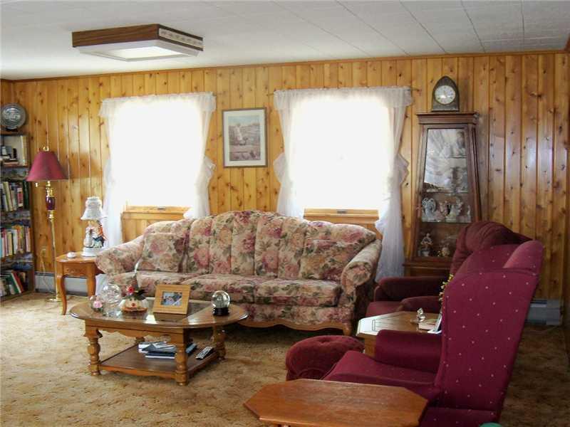 322 Point Road Ellsworth, ME 04605 - Photo 31 of 34 Living Room.