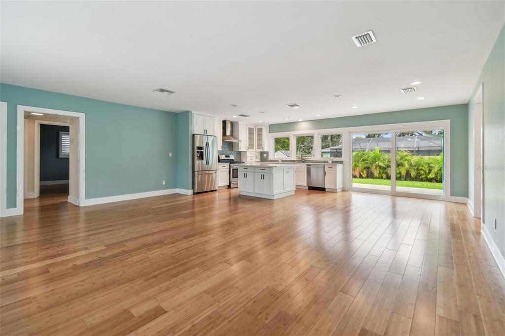 340 Mehlenbacher Road Belleair, FL 33756 - Photo 10 of 50