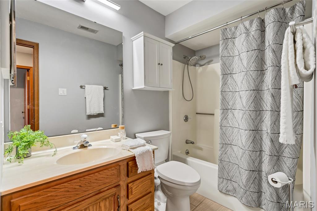 10903 Village Grove Drive, Unit D St. Louis, MO 63123 - Photo 18 of 21