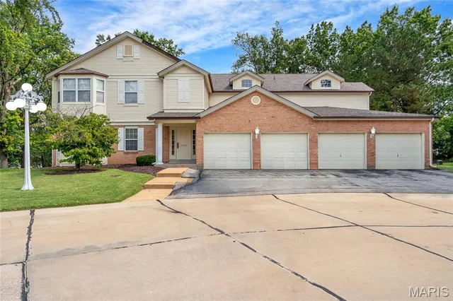 $214,900 | 10903 Village Grove Drive, Unit D, St. Louis, MO 63123
