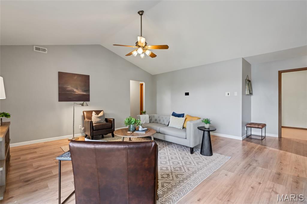 10903 Village Grove Drive, Unit D St. Louis, MO 63123 - Photo 4 of 21