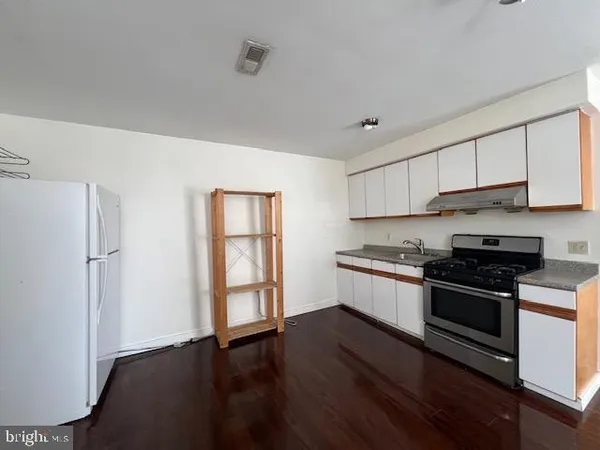 $1,950 | 222 North 9th Street, Unit 2F, Philadelphia, PA 19107