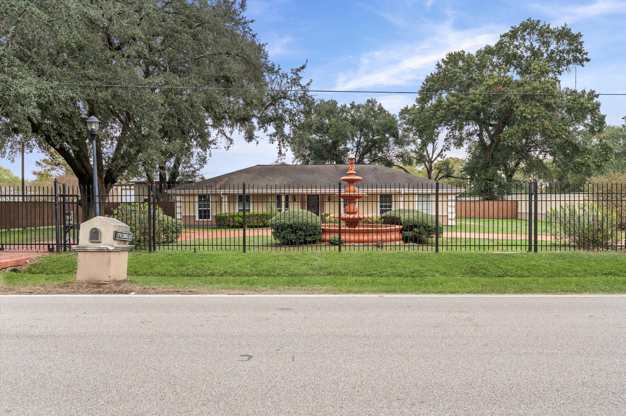 8710 Congo Lane Houston, TX 77040 - Photo 3 of 50 a front view of house with yard and green space