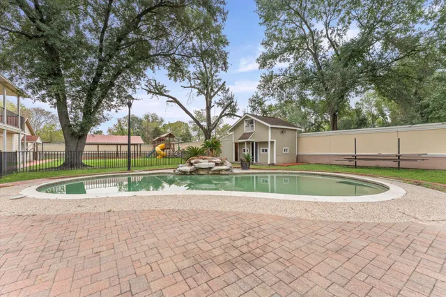 $685,000 | 8710 Congo Lane, Houston, TX 77040