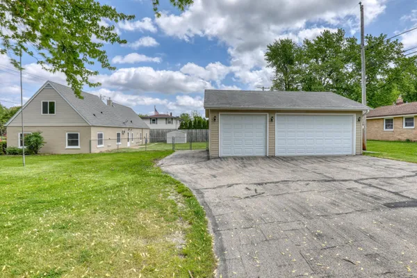 $339,900 | 4325 West Grange Avenue, Greenfield, WI 53220