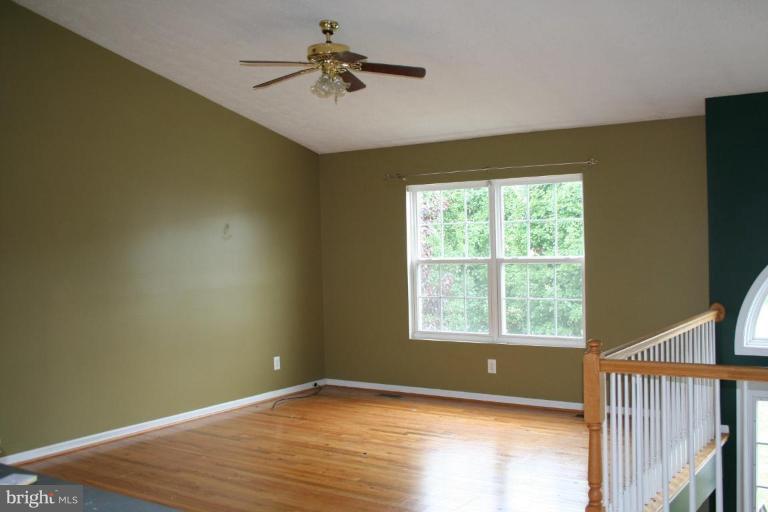 111 Canyon Road Winchester, VA 22602 - Photo 2 of 6 Living Room