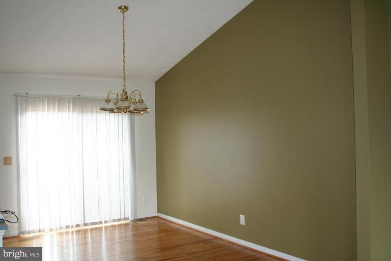 111 Canyon Road Winchester, VA 22602 - Photo 3 of 6 Dining Area