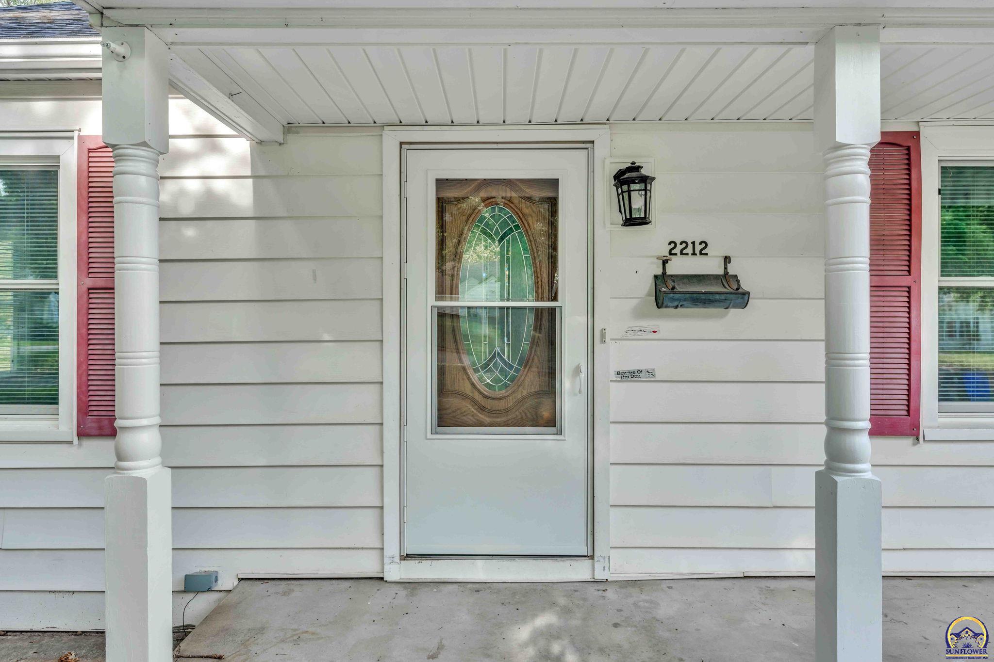 2212 Southwest Burnett Road Topeka, KS 66614 - Photo 6 of 37