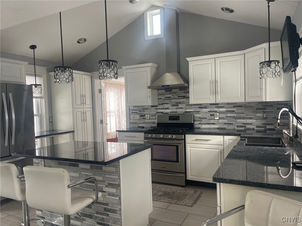 322 North Main Street Lenox, NY 13032 - Photo 17 of 33 Vaulted ceiling