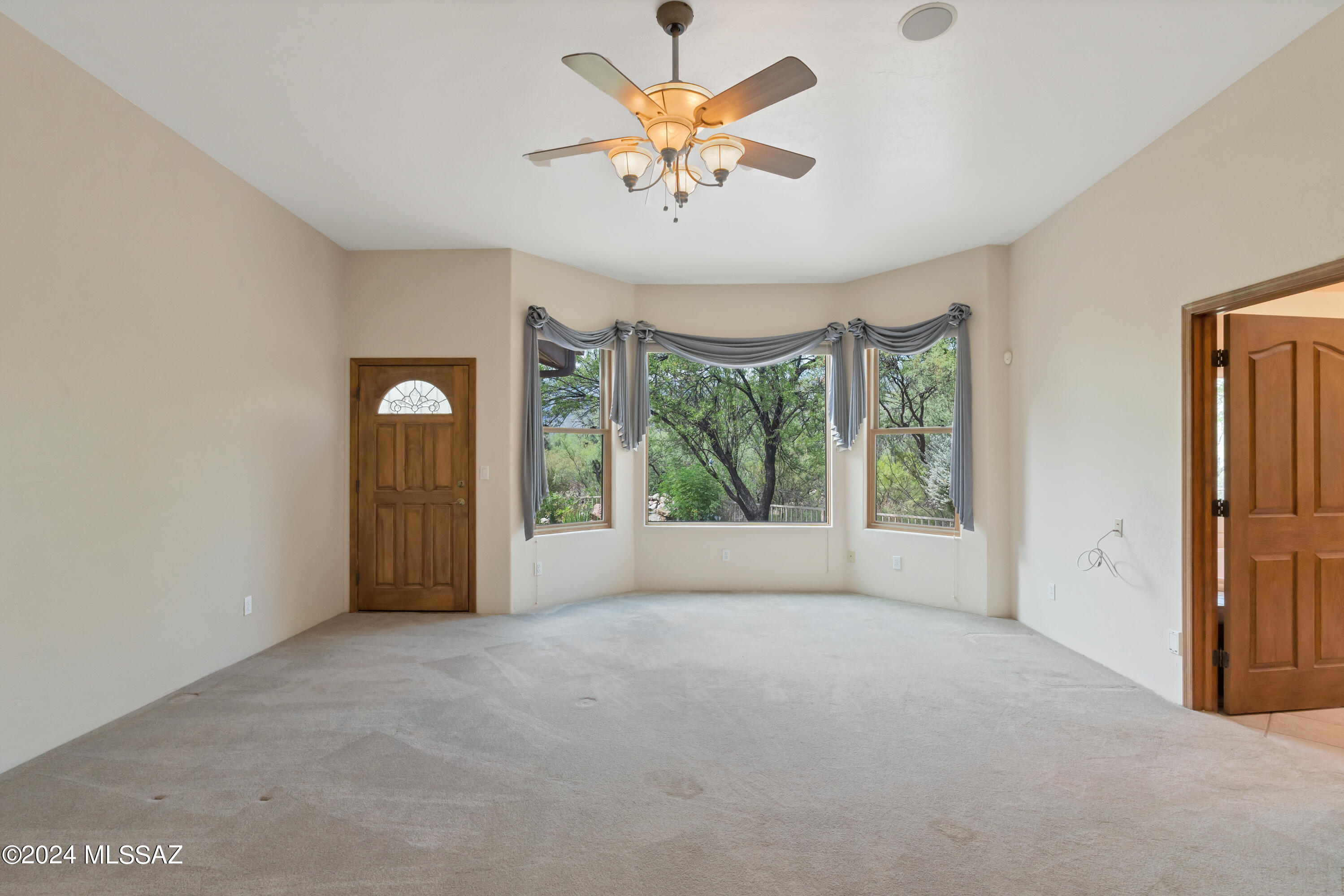 4001 North Harrison Road Tucson, AZ 85749 - Photo 28 of 50 a view of an empty room with a window