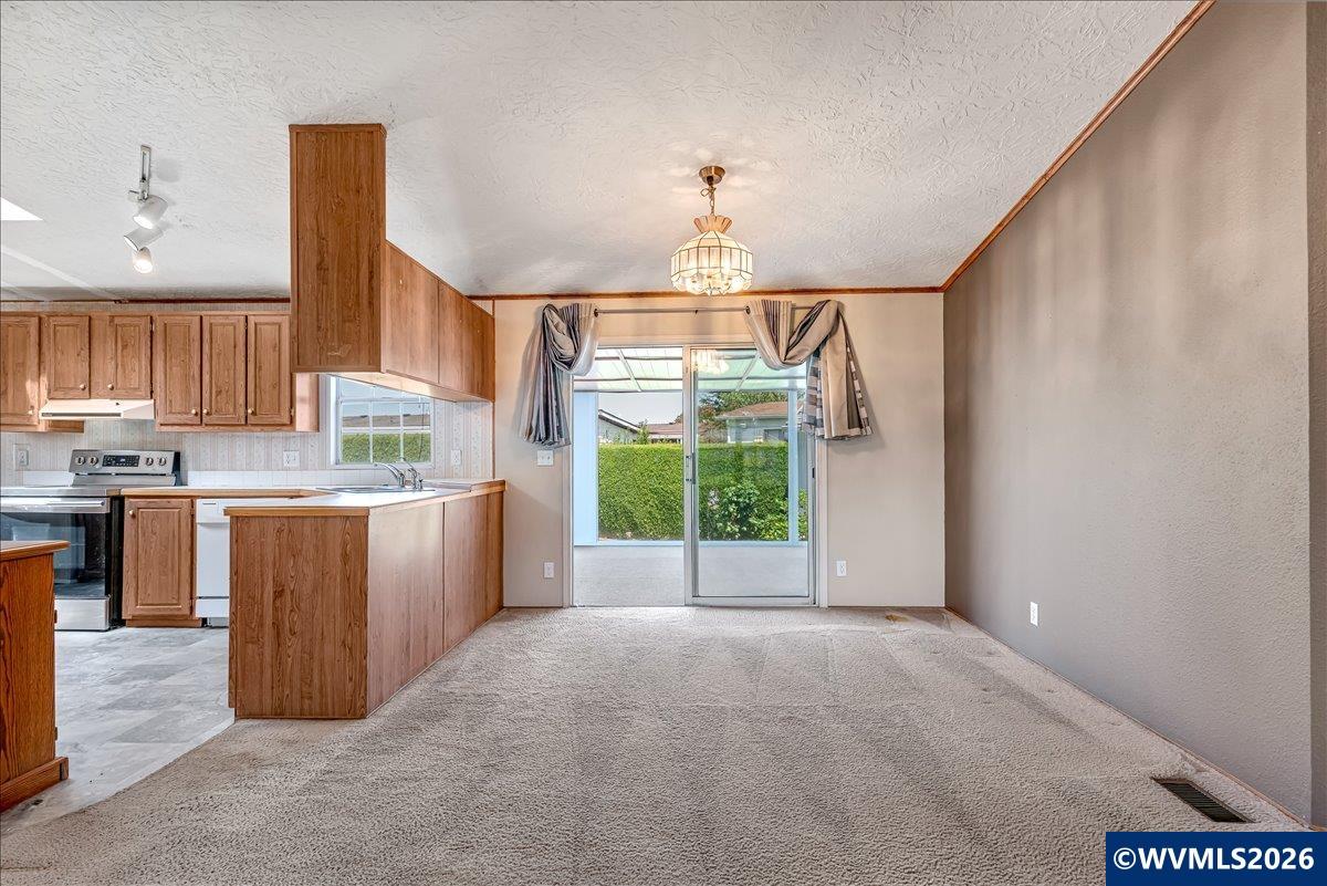 5422 Portland Road Northeast, Unit 102 Salem, OR 97305 - Photo 6 of 37