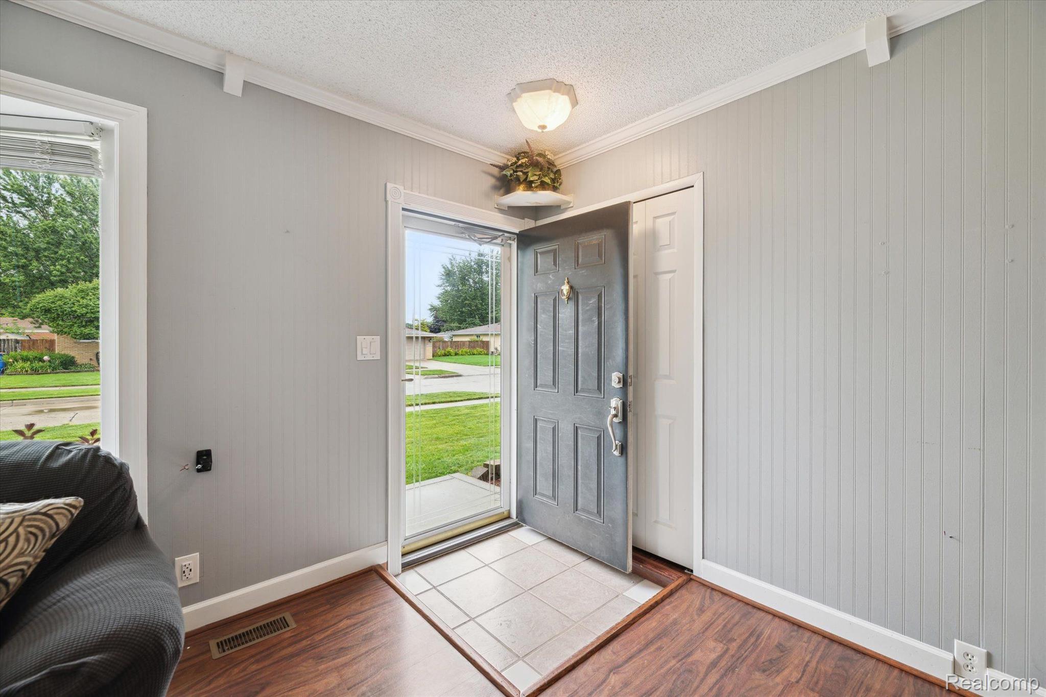 13473 Perry Circle Warren, MI 48088 - Photo 9 of 45 Gallery Image 9