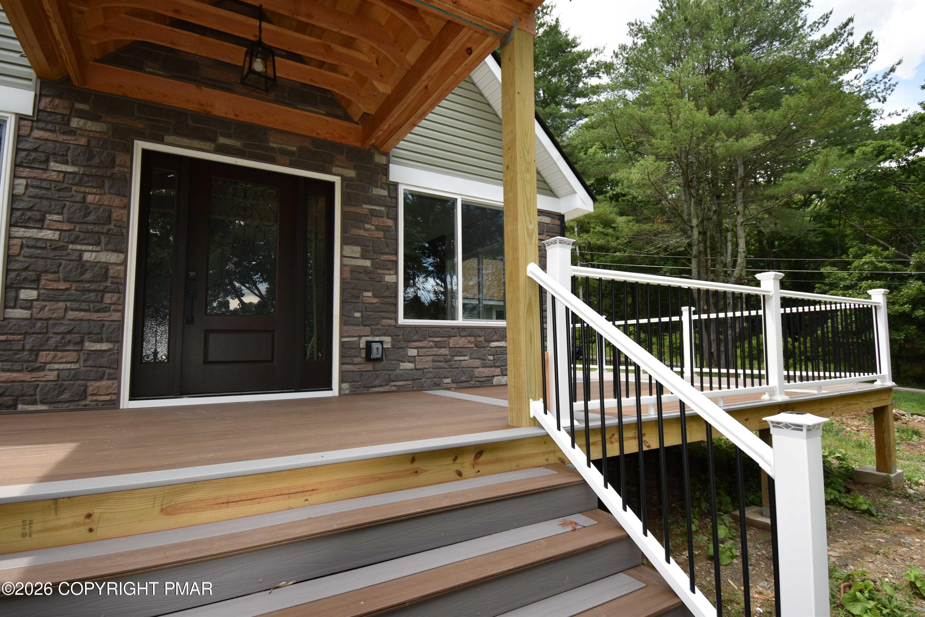 108 Stag Court Bushkill, PA 18324 - Photo 4 of 29 front