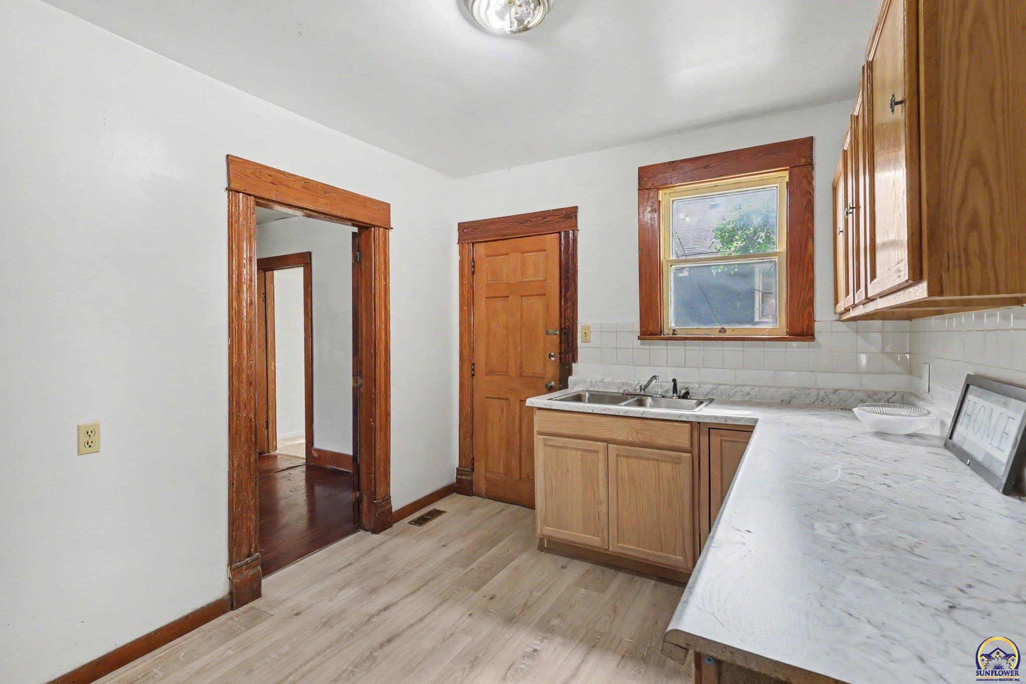 1500 Southwest Tyler Street Topeka, KS 66612 - Photo 10 of 21