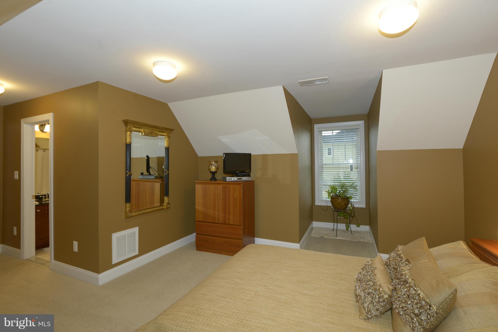 11032 Hunters View Road Ellicott City, MD 21042 - Photo 16 of 29 Bedroom