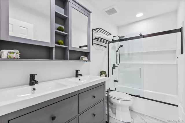 $589,000 | 25 Barker Street, Unit 406, Mount Kisco, NY 10549