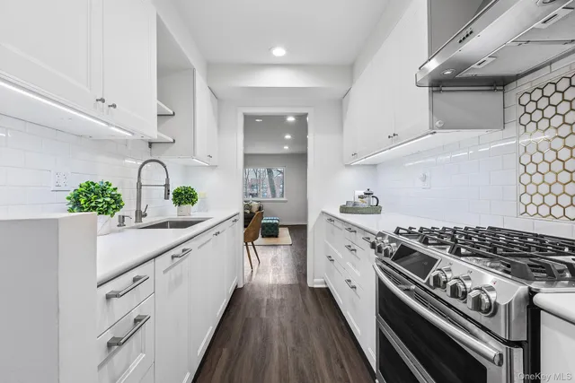 $589,000 | 25 Barker Street, Unit 406, Mount Kisco, NY 10549