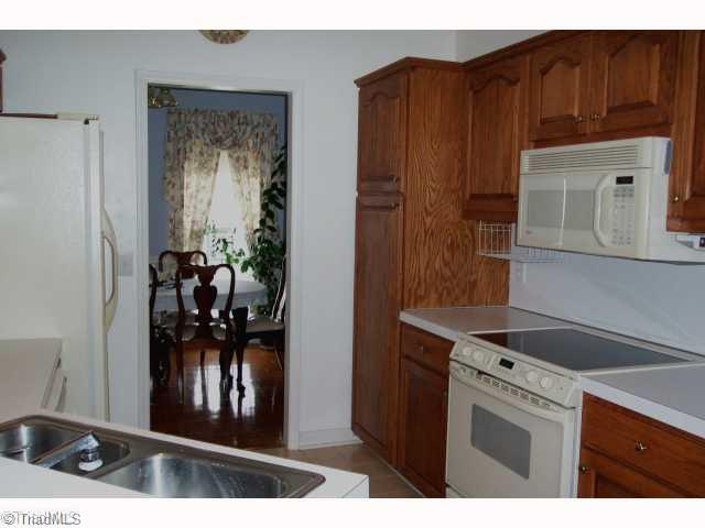 205 Beech Ridge Road Thomasville, NC 27360 - Photo 8 of 15 Kitchen.