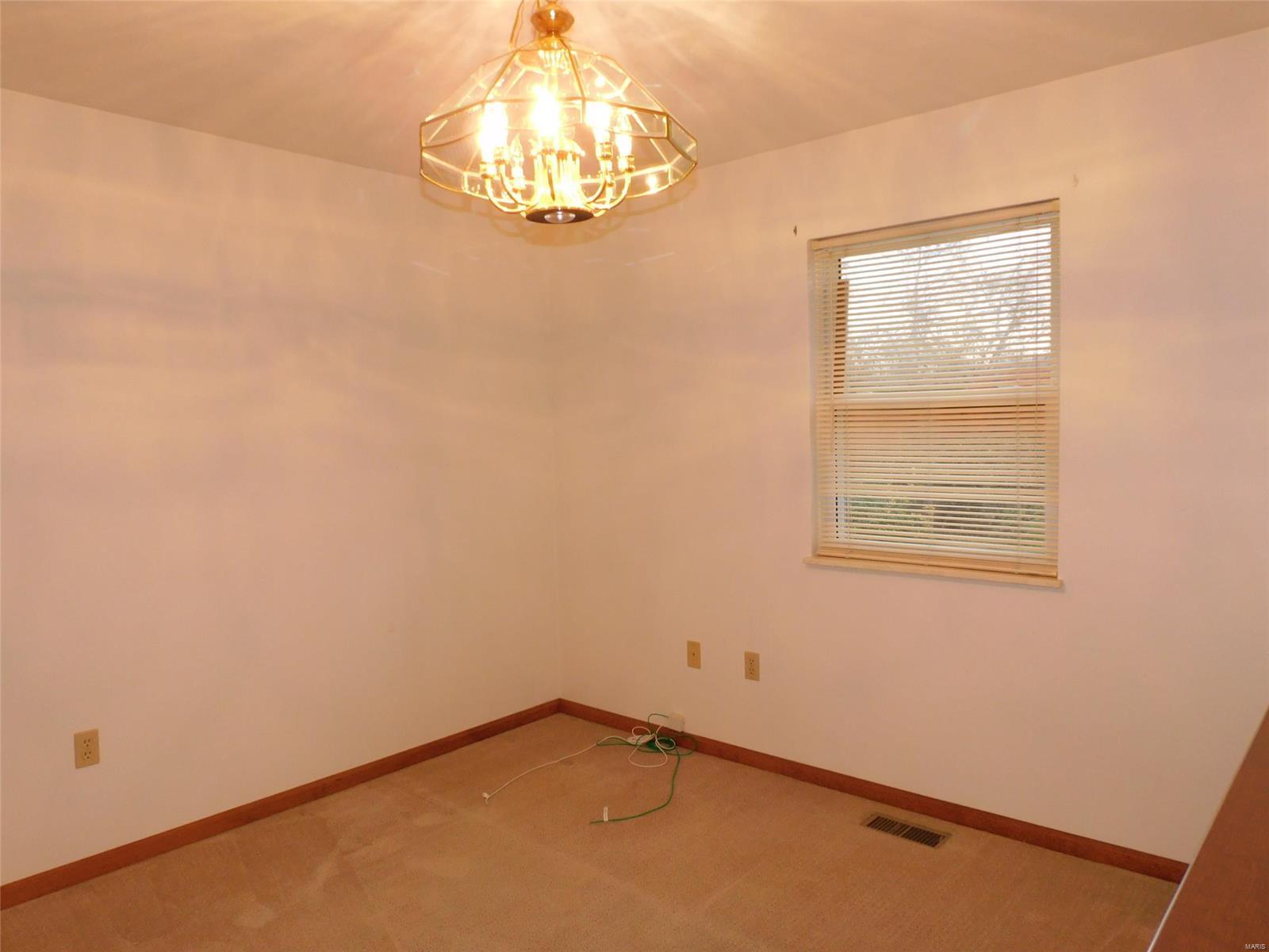 2340 Greenfield Drive Belleville, IL 62221 - Photo 13 of 38